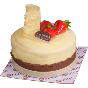 Çilek Süslemeli Beyaz Çikolatalı Yaş Pasta